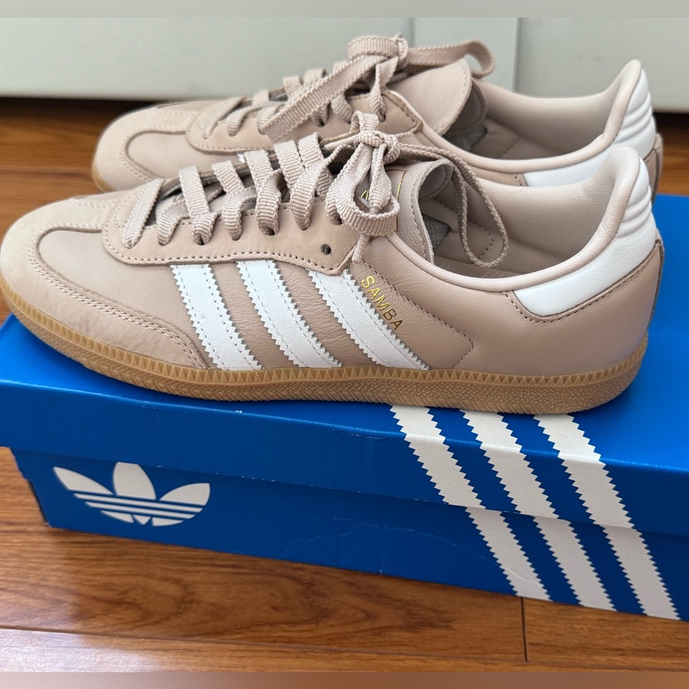 Women’s Adidas Samba Sneakers Size 8 tan white
